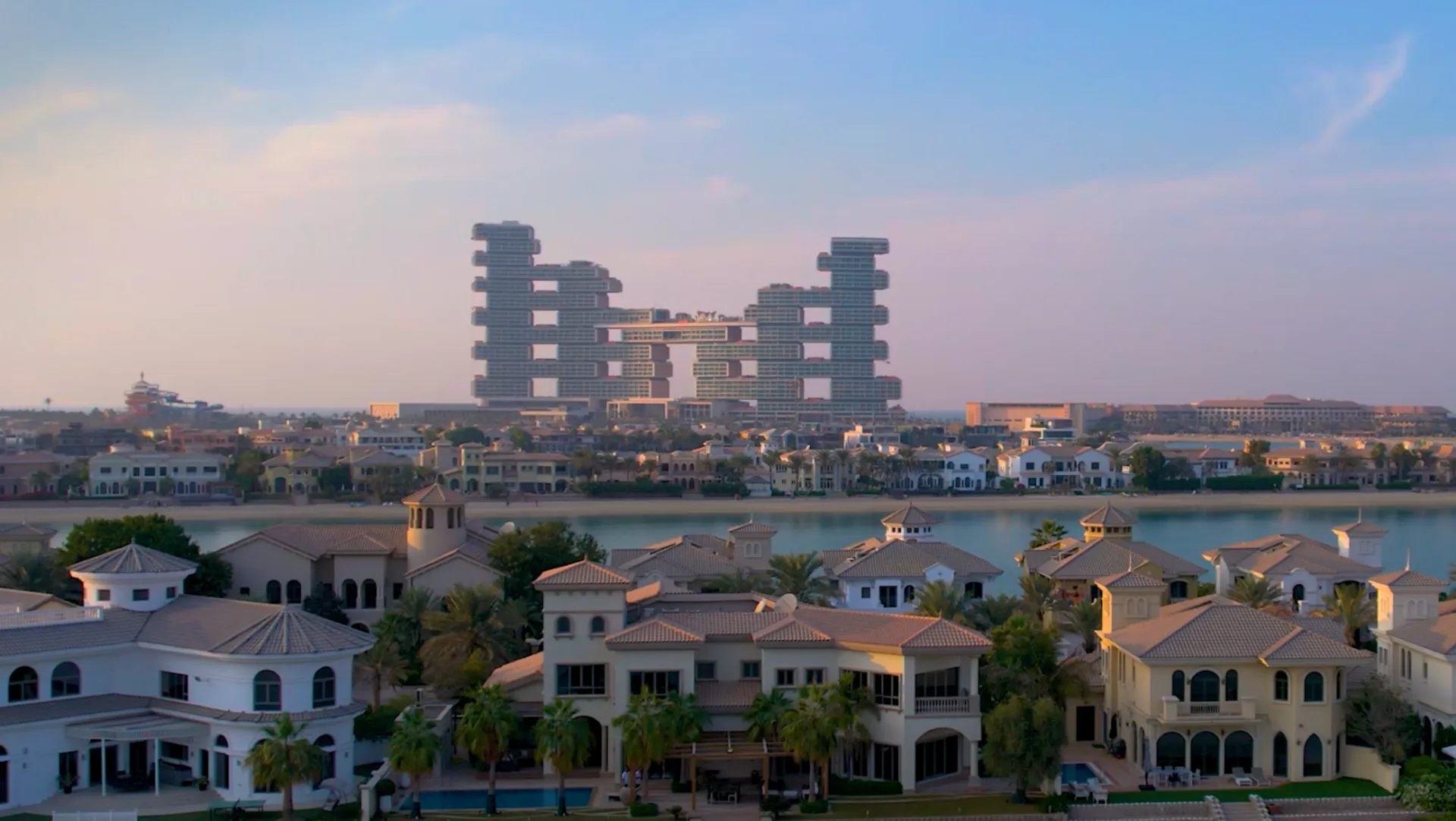 palm-jumeirah-2025-04-08t135224094z