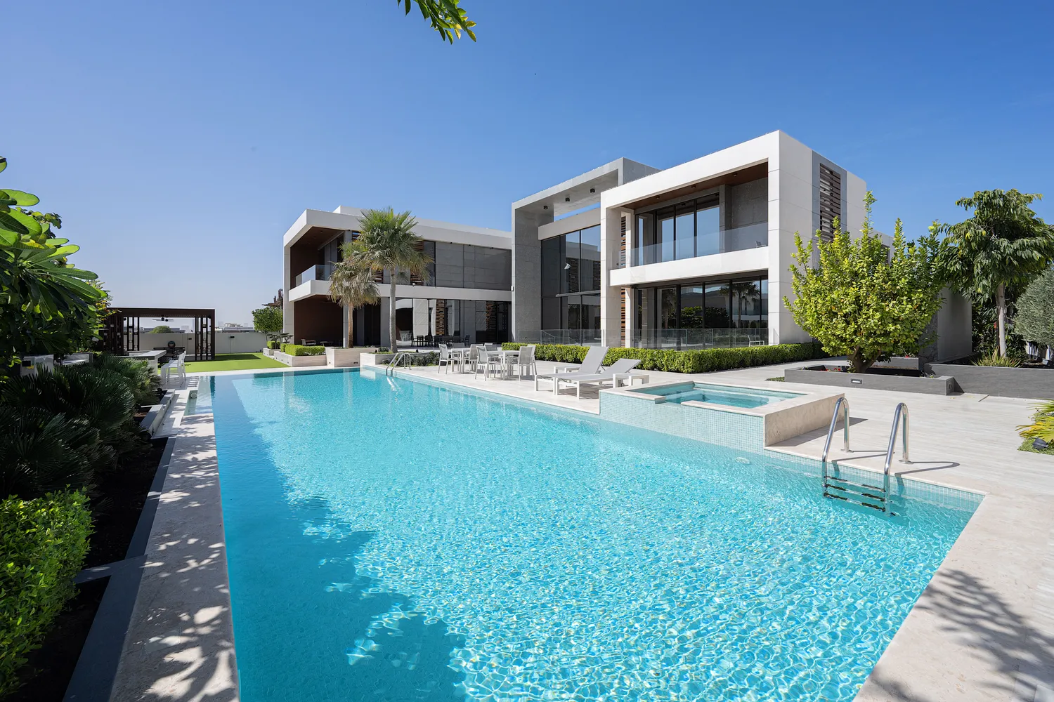 Cost of Building and Maintaining a Pool in Dubai Explained