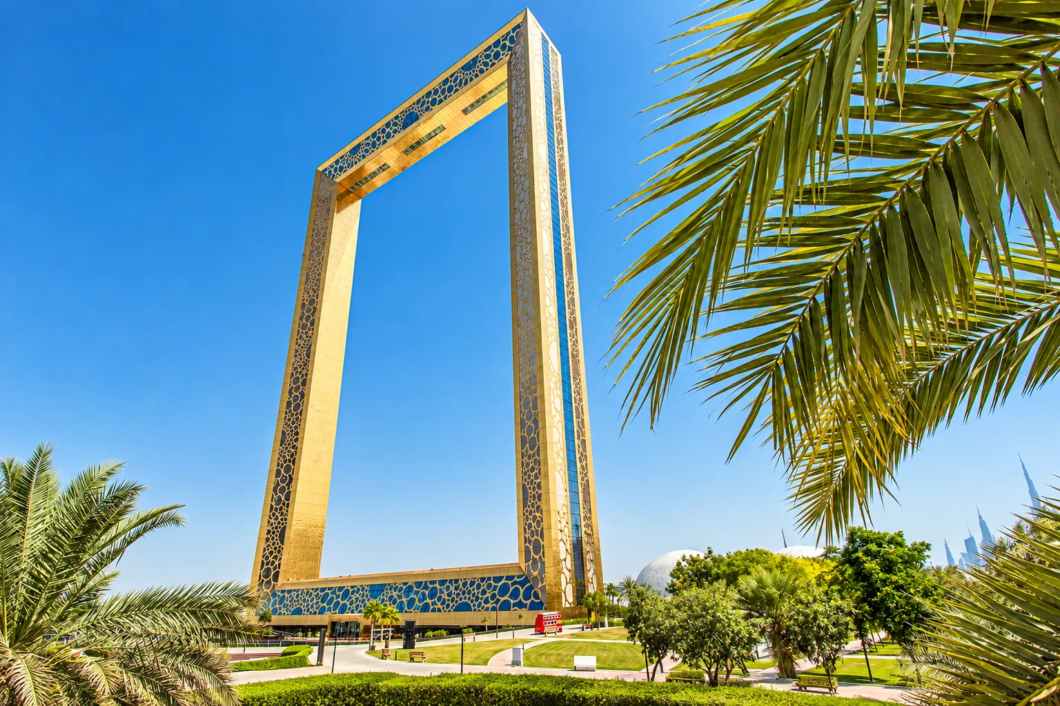 Dubai Frame: Tickets, Timings & Living Nearby