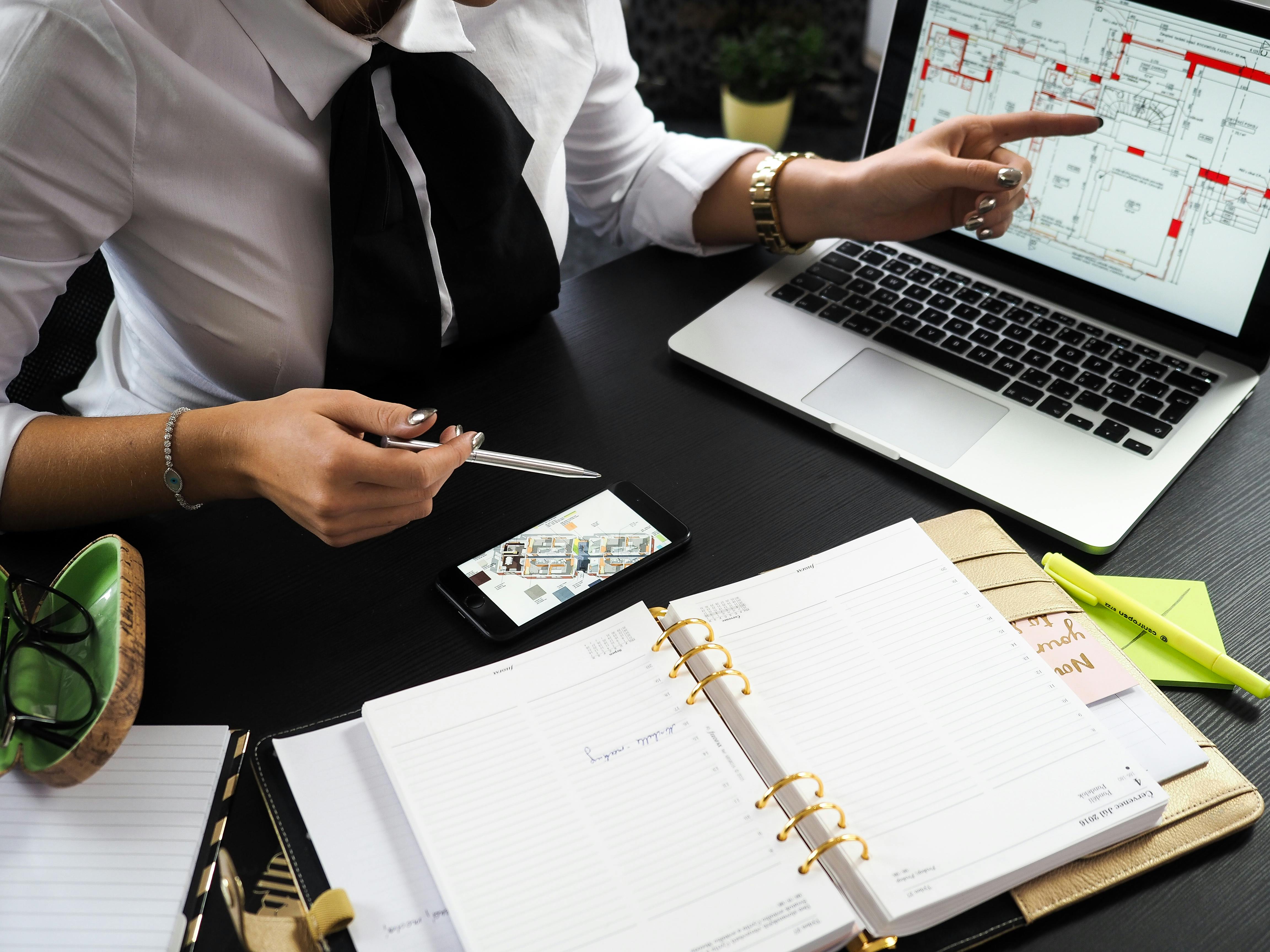 How to Become a Top-Performing Real Estate Agent?