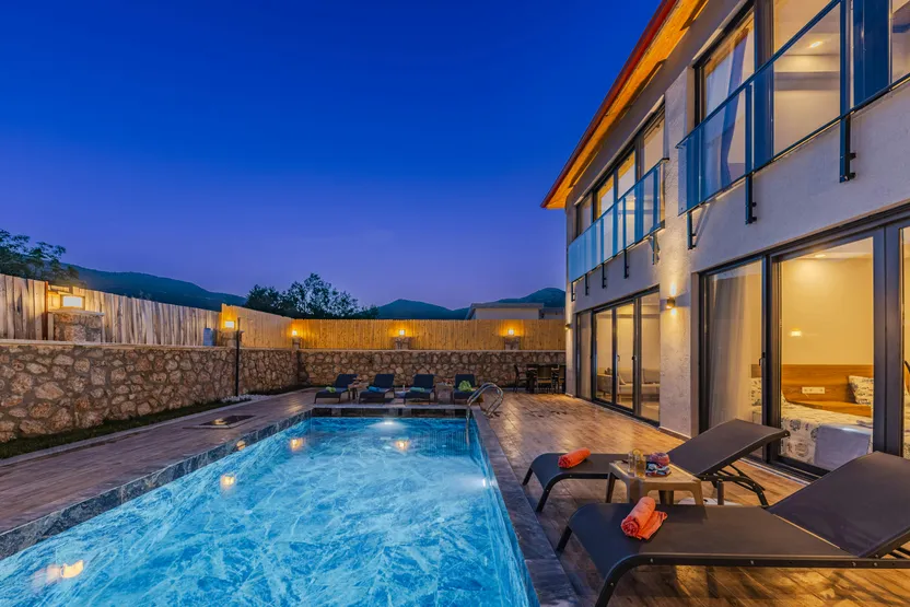 How to make a dreamy plunge pool in your house