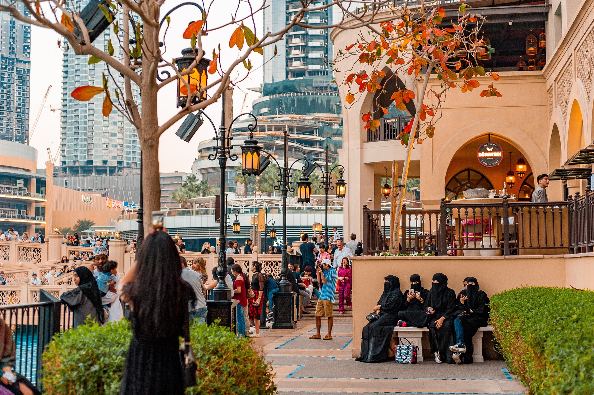 Experience Luxury Living in Downtown Dubai