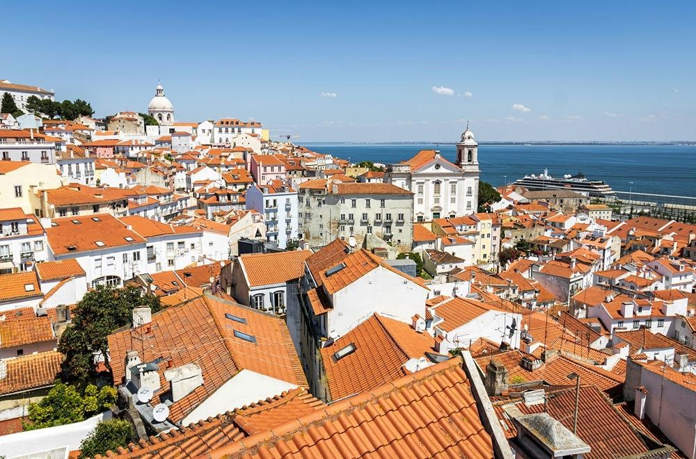 Portugal Real Estate: Market Trends & ROI