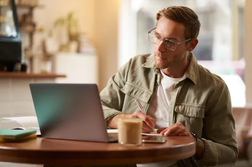 Free Zone vs Mainland in Dubai: How Your Business Setup Shapes Your Office Space Needs
