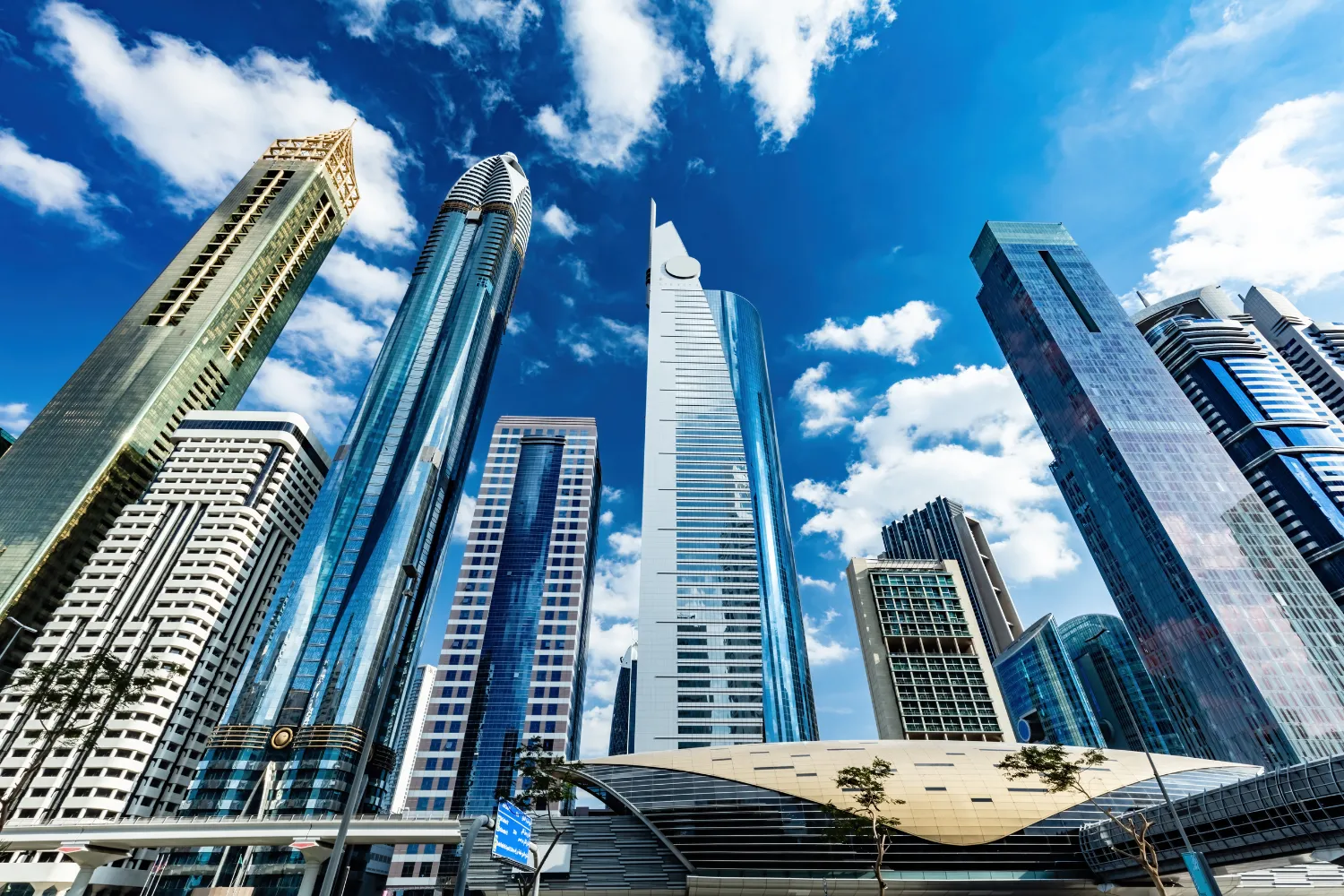 Freehold Zones & Golden Visas: A Guide to Foreign Ownership of Commercial Property