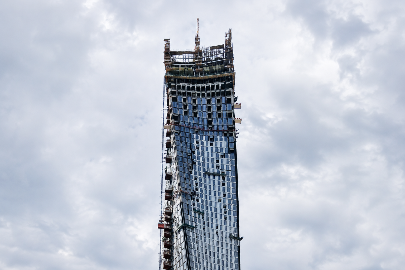 Cayan Tower infrastructure