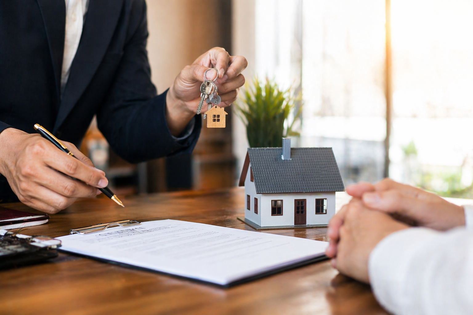 How does Dubai's rental market work