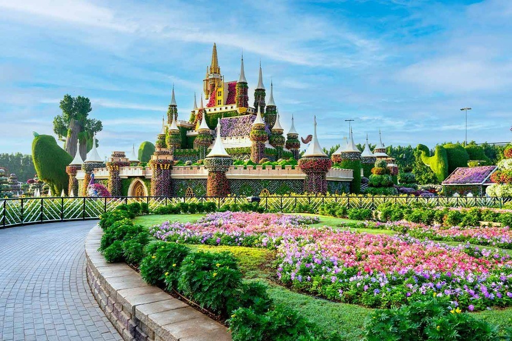 OUTDOOR SPACES & PARKS