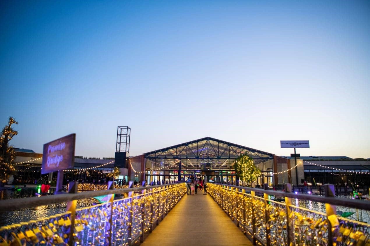 SHOPPING, DINING AND LIFESTYLE