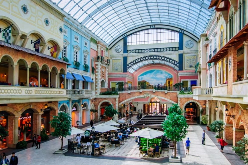 SHOPPING, DINING AND LIFESTYLE