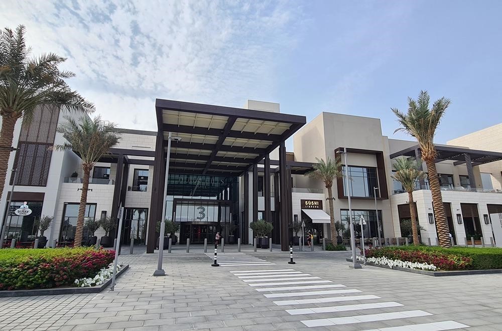 SHOPPING, DINING & LIFESTYLE