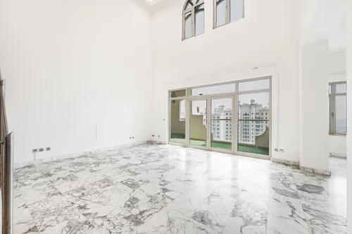 4 Bedrooms Penthouse in Al Hallawi