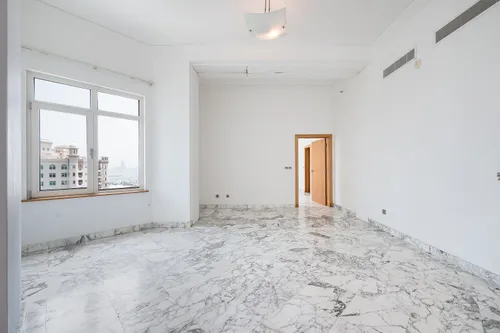 4 Bedrooms Penthouse in Al Hallawi