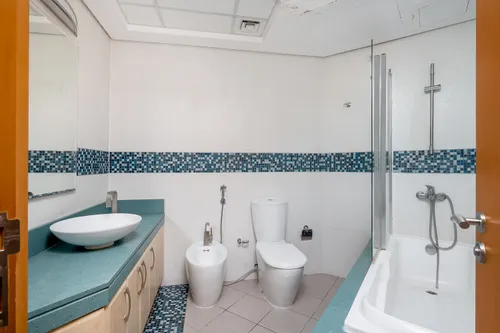 4 Bedrooms Penthouse in Al Hallawi