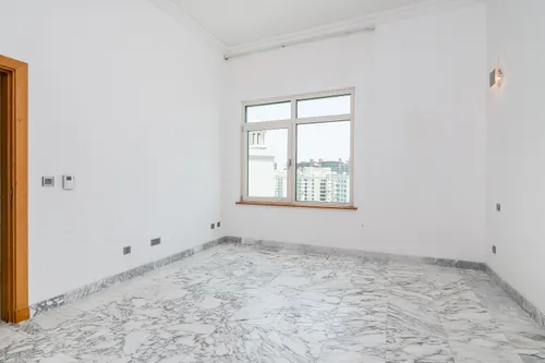 4 Bedrooms Penthouse in Al Hallawi