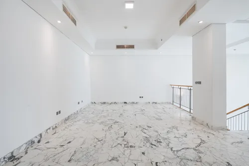 4 Bedrooms Penthouse in Al Hallawi