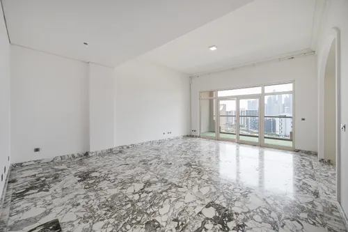 4 Bedrooms Penthouse in Al Hallawi