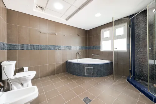 4 Bedrooms Penthouse in Al Hallawi