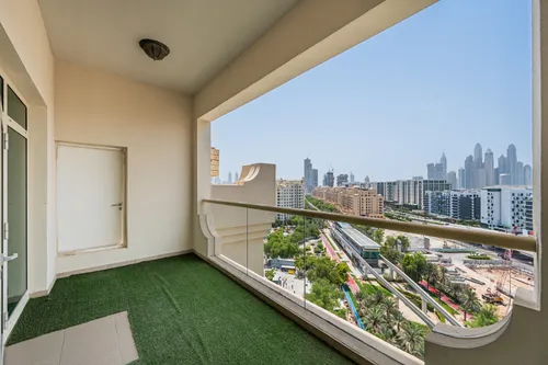 4 Bedrooms Penthouse in Al Hallawi