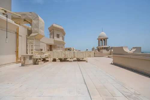 4 Bedrooms Penthouse in Al Hallawi