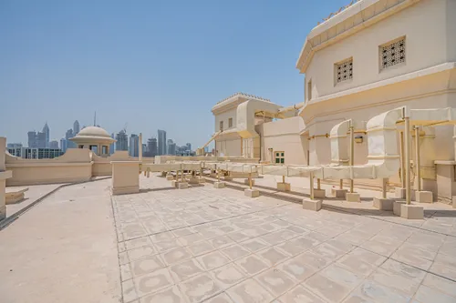 4 Bedrooms Penthouse in Al Hallawi