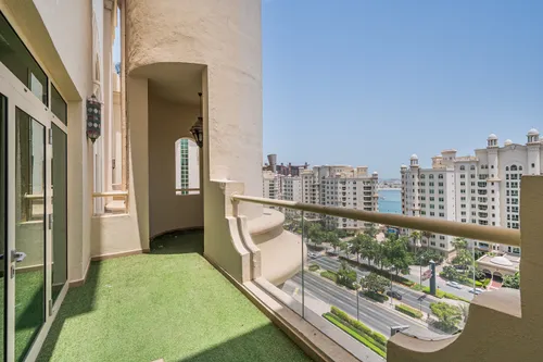 4 Bedrooms Penthouse in Al Hallawi