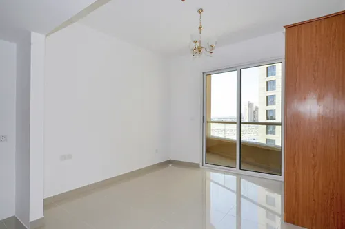 Apartment in Lakeside Tower B