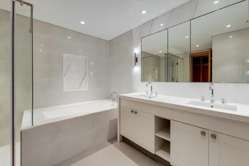 3 Bedrooms Apartment in Opera Grand