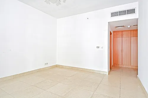 4 Bedrooms Apartment in Marina Mansions