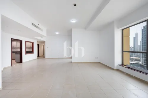 Exclusive| Upgraded| Vacant | Marina view