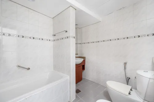 2 Bedrooms Apartment in Lake Terrace