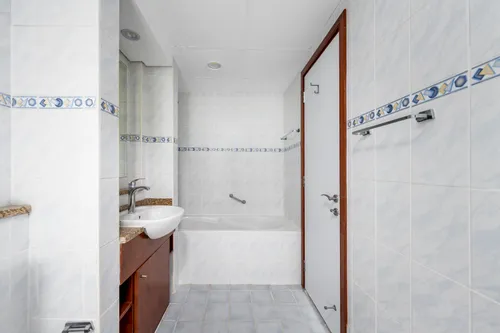 2 Bedrooms Apartment in Lake Terrace