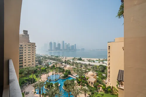2 Bedrooms Apartment in The Fairmont Palm Residence North