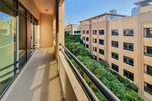 3 Bedrooms Apartment in Al Jaz 1