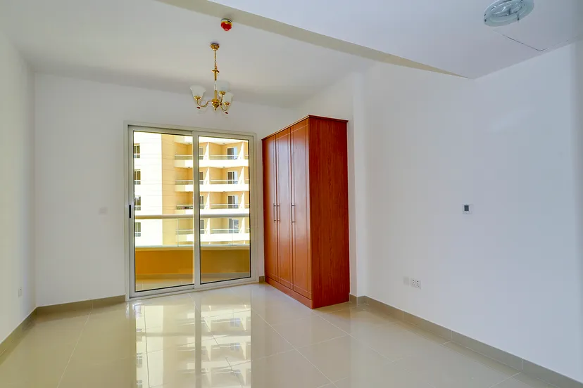 Studio Apartment in Lakeside Tower A
