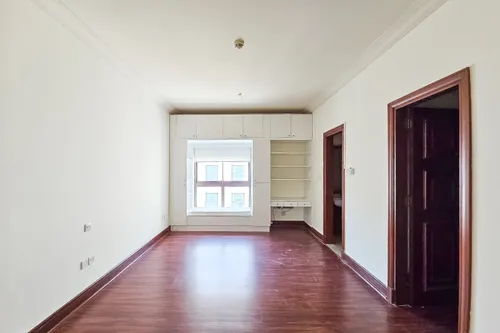 3 Bedrooms Apartment in Golden Mile 8