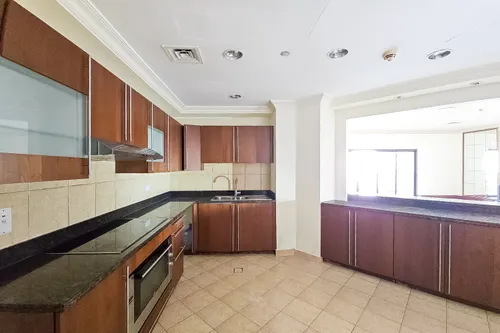 3 Bedrooms Apartment in Golden Mile 8