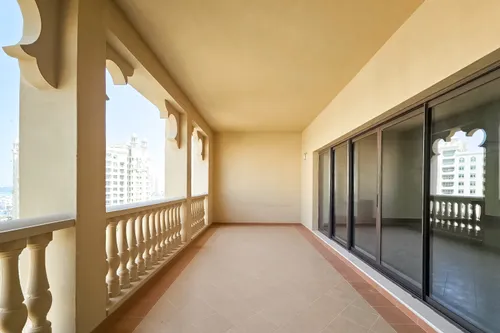 3 Bedrooms Apartment in Golden Mile 8