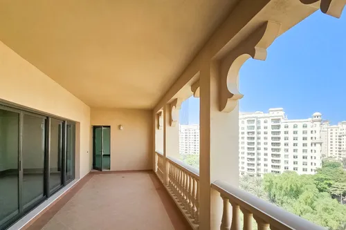 3 Bedrooms Apartment in Golden Mile 8