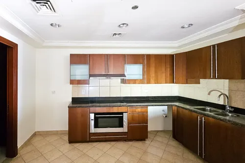 3 Bedrooms Apartment in Golden Mile 8