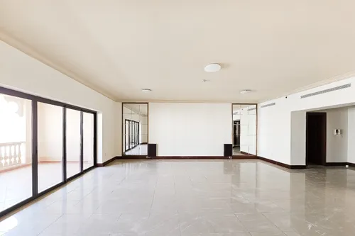 3 Bedrooms Apartment in Golden Mile 8