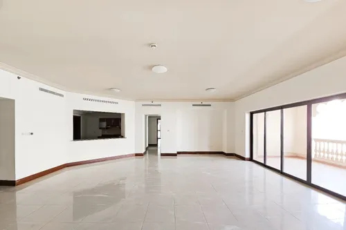 3 Bedrooms Apartment in Golden Mile 8