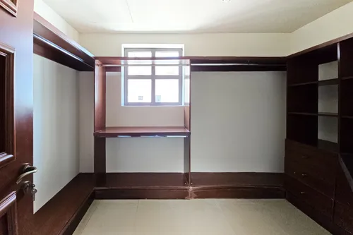 3 Bedrooms Apartment in Golden Mile 8