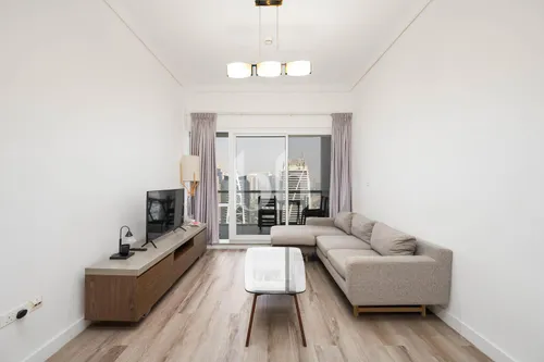 Upgraded | Lake View | Close to Metro