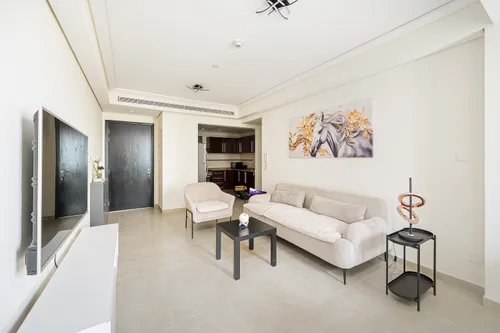 2 Bedrooms Apartment in Goldcrest Views 2