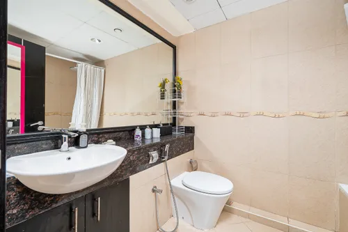 2 Bedrooms Apartment in Goldcrest Views 2
