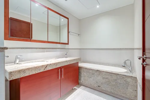 2 Bedrooms Apartment in South Ridge 3
