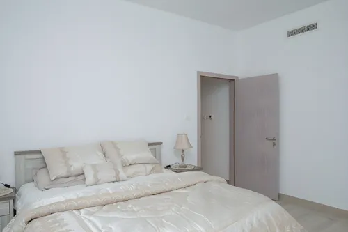 2 Bedrooms Apartment in Waters Edge