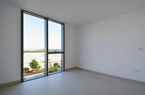 4 Bedrooms Apartment in Building E