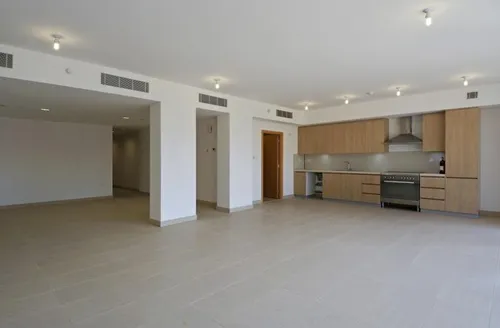 4 Bedrooms Apartment in Building E
